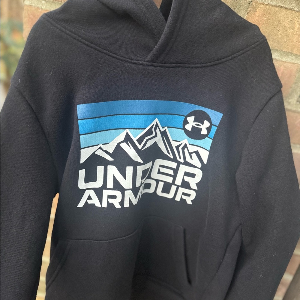 Under Armour Youth Small Black and Blue Graphic Sweater